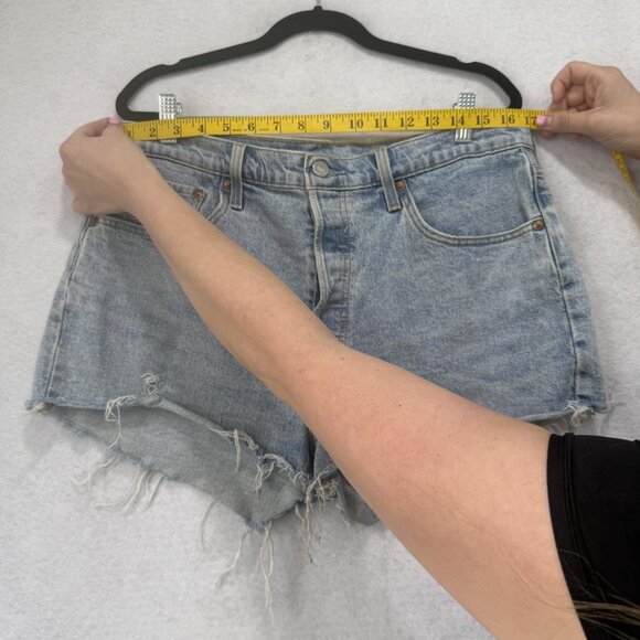 Levis 501 Shorts Womens 32 Blue High Rise Distressed Denim Cut Off Raw Hem - Picture 2 of 9